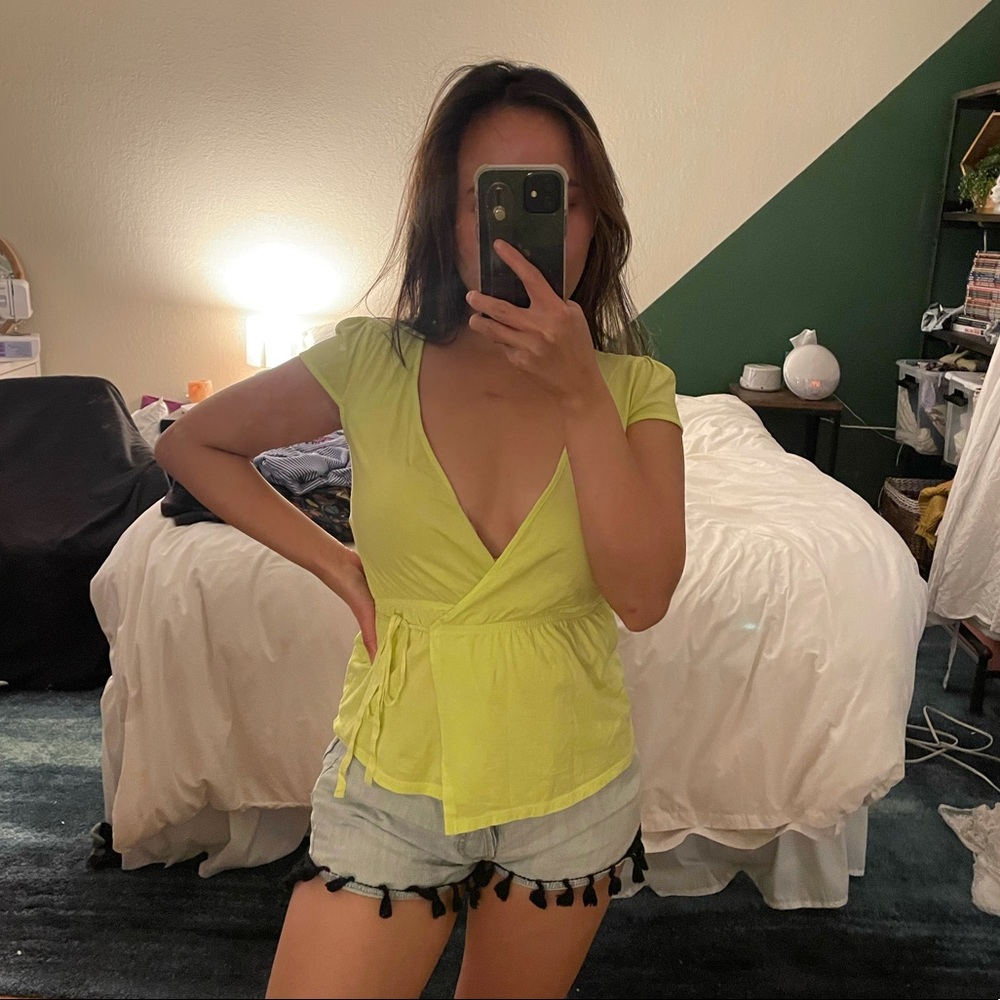 Theory neon yellow size small surplice top